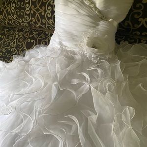 Wedding dress. Fits like a size 18/20. Will need dry cleaned.